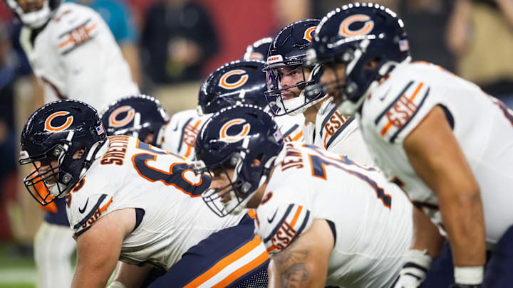 Chicago Bears quarterback Caleb Williams (18) prepares to take the snap against the Arizona Cardinals at State Farm Stadium.