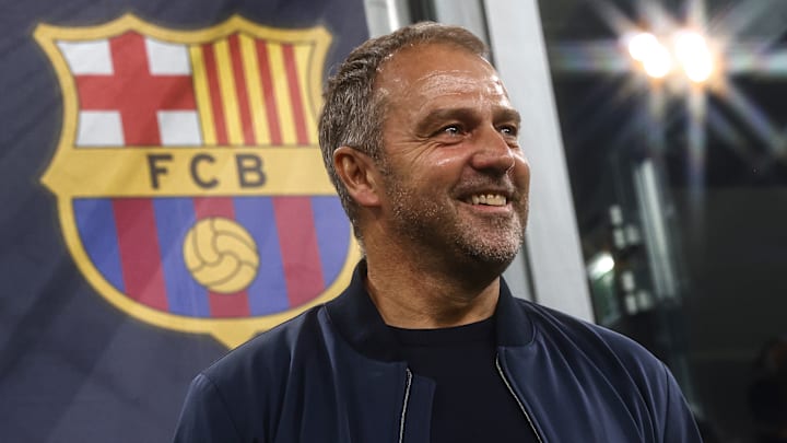 Hansi Flick poursuit l'aventure avec le FC Barcelone. Hansi Flick poursuit l'aventure avec le FC Barcelone.