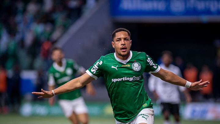 Vitor Roque vem evoluindo jogo após jogo no Palmeiras 