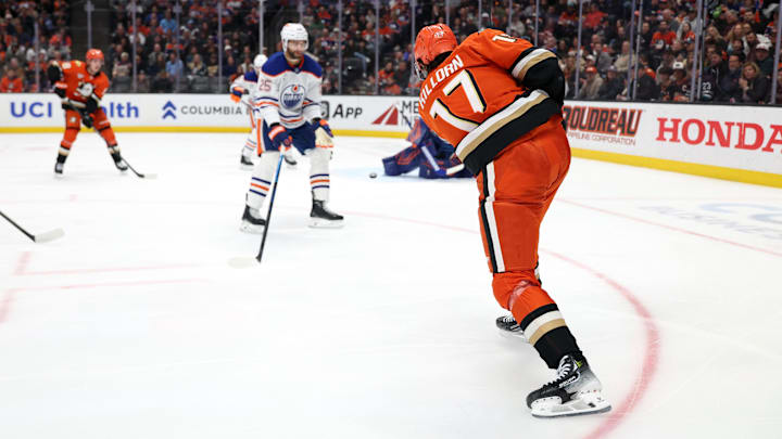 Feb 25, 2026; Anaheim, California, USA;  Anaheim Ducks left wing Alex Killorn (17)shoots the puck during the second period against the Edmonton Oilers at Honda Center. Mandatory Credit: Kiyoshi Mio-Imagn Images