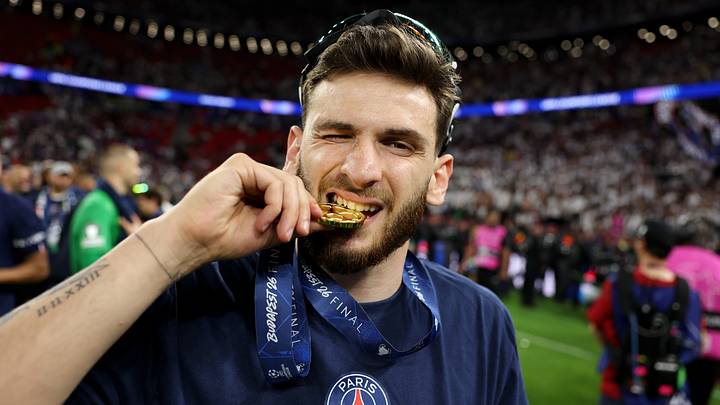 Se cree que el misterioso objetivo de Florentino Pérez es en realidad la superestrella del PSG, el georgiano Khvicha Kvaratskhelia. Se cree que el misterioso objetivo de Florentino Pérez es en realidad la superestrella del PSG, el georgiano Khvicha Kvaratskhelia.