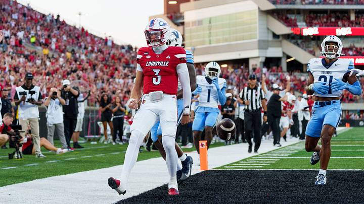 Sep 11, 2026; Louisville, Kentucky, USA; Louisville Cardinals quarterback Lincoln Kienholz (3) scores a touchdown during the game against Villanova Wildcats at L&N Federal Credit Union Stadium. Mandatory Credit: Chris Carter-Imagn Images Sep 11, 2026; Louisville, Kentucky, USA; Louisville Cardinals quarterback Lincoln Kienholz (3) scores a touchdown during the game against Villanova Wildcats at L&N Federal Credit Union Stadium. Mandatory Credit: Chris Carter-Imagn Images