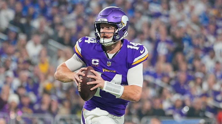 Minnesota Vikings quarterback Sam Darnold scrambles against the Indianapolis Colts