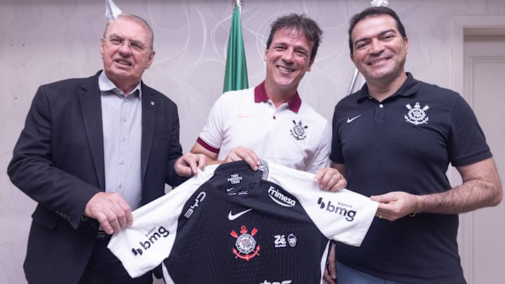Fernando Diniz assinou contrato até dezembro de 2026