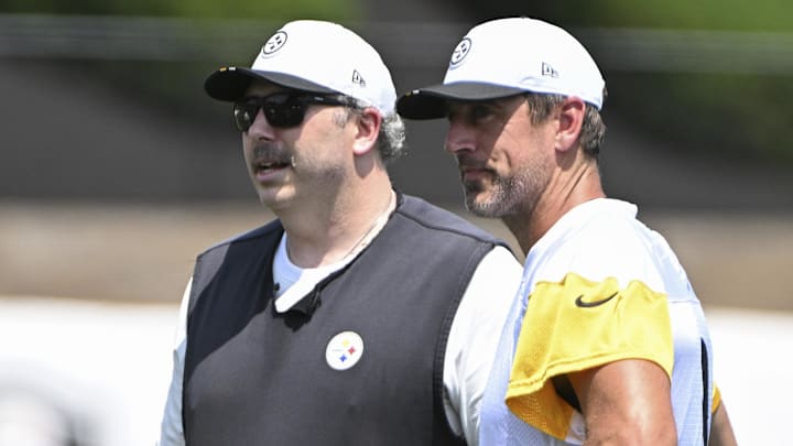 Aaron Rodgers stuck up for offensive coordinator Arthur Smith after the Steelers' Week 1 win over the Jets. 