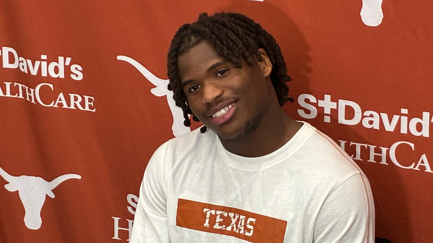 Texas Longhorns WR Ryan Wingo Returns vs. UTSA After Injury Scare