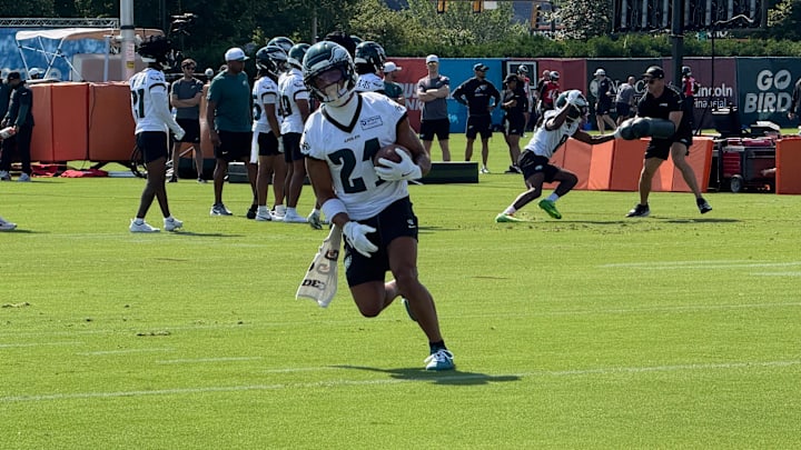 Sydney Brown works on a drill during Day 1 of Eagles training camp.