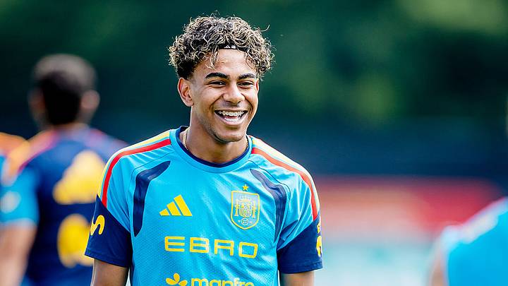 Lamine Yamal has recovered from a hamstring injury in time for the World Cup. Lamine Yamal has recovered from a hamstring injury in time for the World Cup.