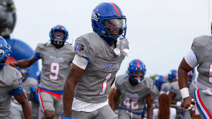 Dakorien Moore warms up before Duncanville's thrilling win over St. Frances Academy on Sept. 13.