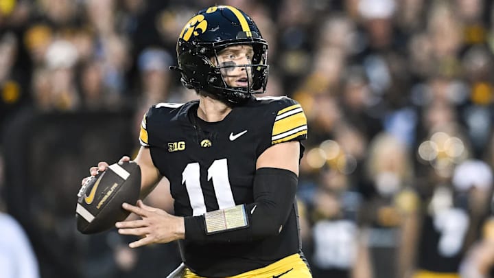 Iowa Hawkeyes quarterback Mark Gronowski