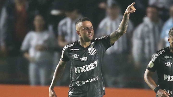 Luan voltou a marcar após 16 meses e foi decisivo para o Santos vencer o Athletico-PR Luan voltou a marcar após 16 meses e foi decisivo para o Santos vencer o Athletico-PR