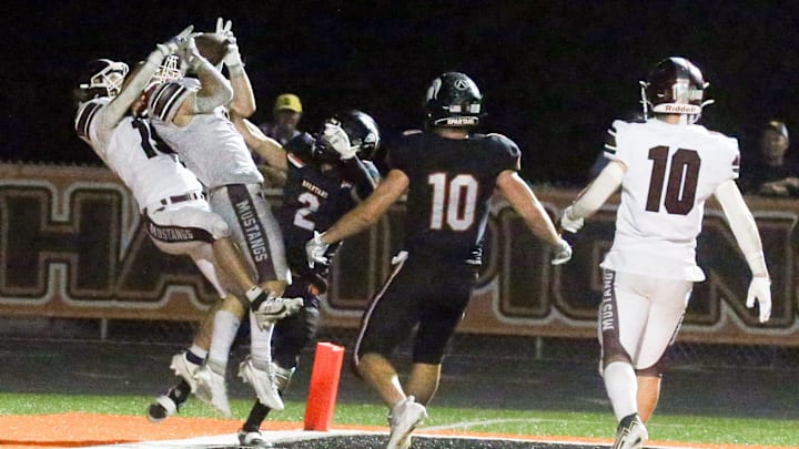 Jase Jaspers of Mount Vernon is one of the top returning wide receivers in 3A in Iowa high school football. Jase Jaspers of Mount Vernon is one of the top returning wide receivers in 3A in Iowa high school football.