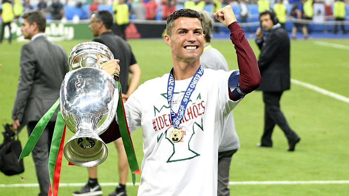 Cristiano Ronaldo se lesionó en la final de la Eurocopa 2016, entre Portugal y Francia 