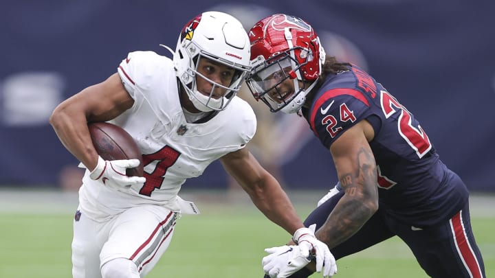 Arizona Cardinals wide receiver Rondale Moore (4) runs with the ball Arizona Cardinals wide receiver Rondale Moore (4) runs with the ball