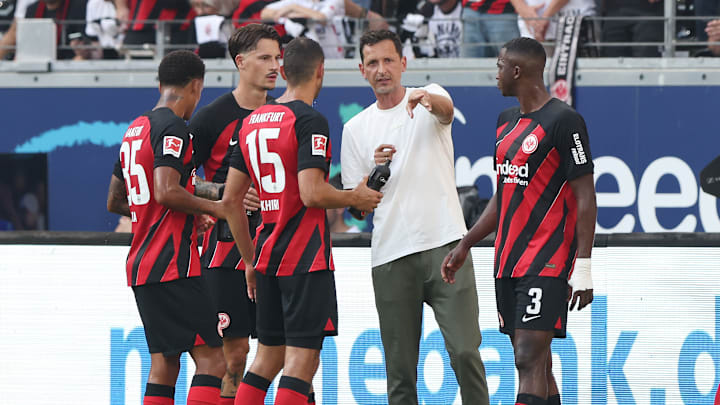 Willian Pacho (rechts, Nummer drei) ist für die Eintracht ein echter Glücksgriff
