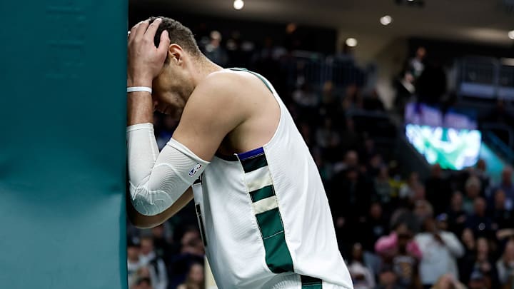 Detroit Pistons v Milwaukee Bucks