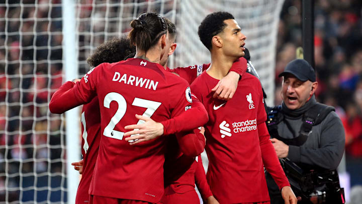 Liverpool "passeou" em Anfield contra seu maior rival