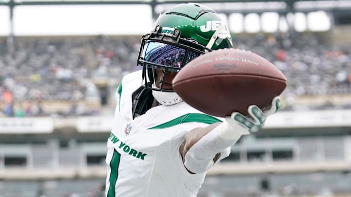 New York Jets cornerback Sauce Gardner (1) catches the ball during warmups before the Jets take on the New England Patriots at MetLife Stadium on Sunday, Sept. 24, 2023, in East Rutherford.