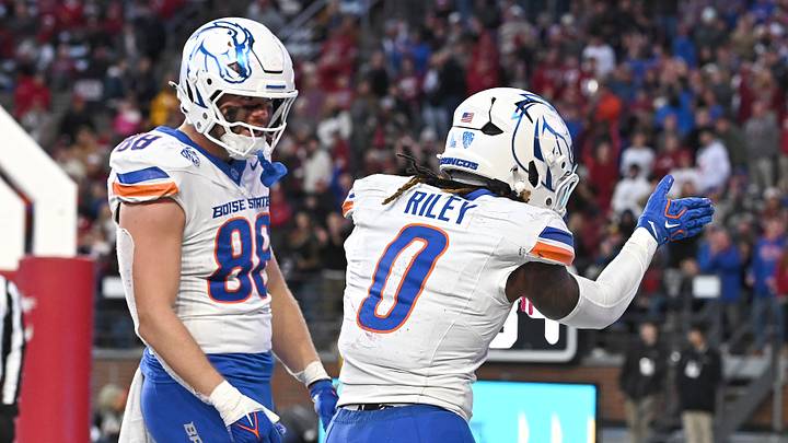 Boise State Broncos running back Dylan Riley (0) and tight end Matt Wagner celebrate a touchdown.