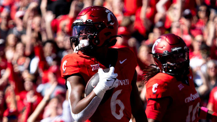 Cincinnati Bearcats running back Evan Pryor (6) scores a touchdown Cincinnati Bearcats running back Evan Pryor (6) in the second quarter of the College Football game against the Arizona State Sun Devils at Nippert Stadium in Cincinnati on Saturday, Oct. 19, 2024.