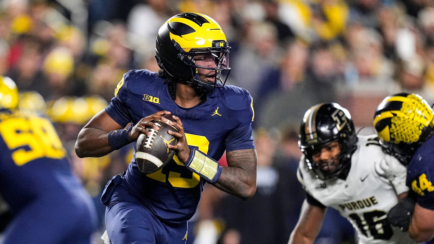 Texas vs. Michigan Roster Comparison Ahead of Citrus Bowl