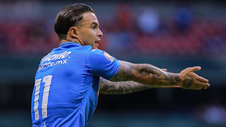 El uruguayo Christian Tabó pudo hacer muy poco al frente.