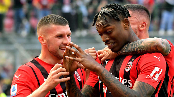 Leao esulta dopo il gol