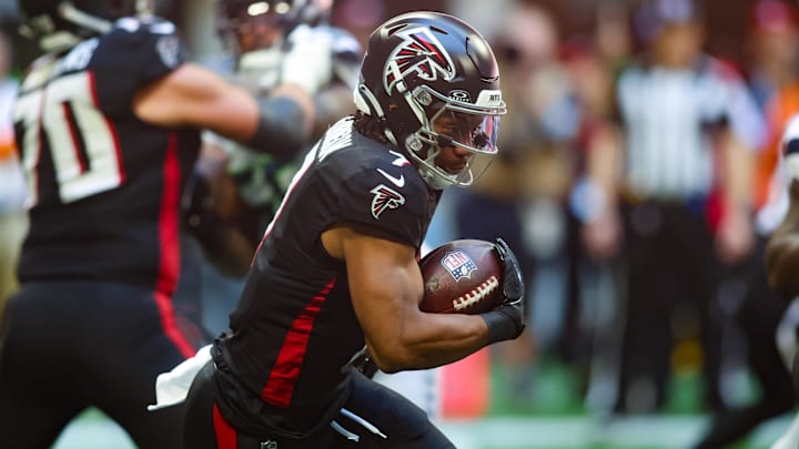 Oct 20, 2024; Atlanta, Georgia, USA; Atlanta Falcons running back Bijan Robinson (7) runs the ball against the Seattle Seahawks in the first quarter at Mercedes-Benz Stadium. Mandatory Credit: Brett Davis-Imagn Images