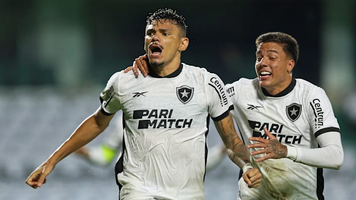 Tiquinho Soares ainda busca seu primeiro gol em 2024