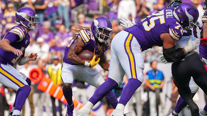 Sep 22, 2024; Minneapolis, Minnesota, USA; Minnesota Vikings running back Aaron Jones (33) runs with the ball against the Houston Texans in the third quarter at U.S. Bank Stadium. Mandatory Credit: Brad Rempel-Imagn Images Sep 22, 2024; Minneapolis, Minnesota, USA; Minnesota Vikings running back Aaron Jones (33) runs with the ball against the Houston Texans in the third quarter at U.S. Bank Stadium. Mandatory Credit: Brad Rempel-Imagn Images