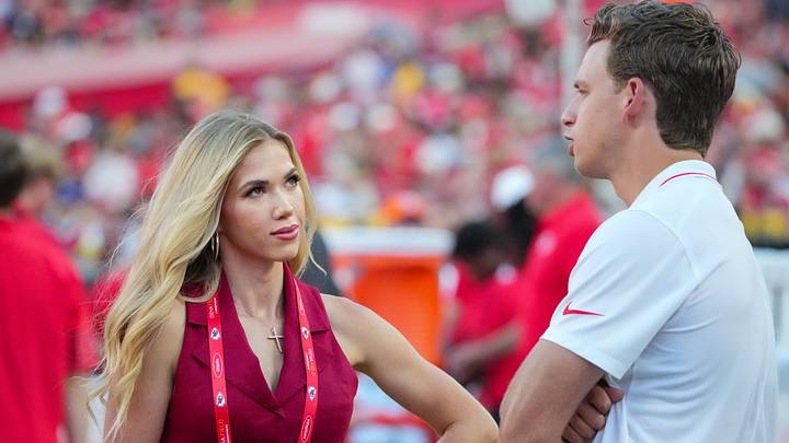 Aug 22, 2025; Kansas City, Missouri, USA; Kansas City Chiefs CEO’s daughter Gracie Hunt and boyfriend Derek Green on field prior to a game at GEHA Field at Arrowhead Stadium. Aug 22, 2025; Kansas City, Missouri, USA; Kansas City Chiefs CEO’s daughter Gracie Hunt and boyfriend Derek Green on field prior to a game at GEHA Field at Arrowhead Stadium.