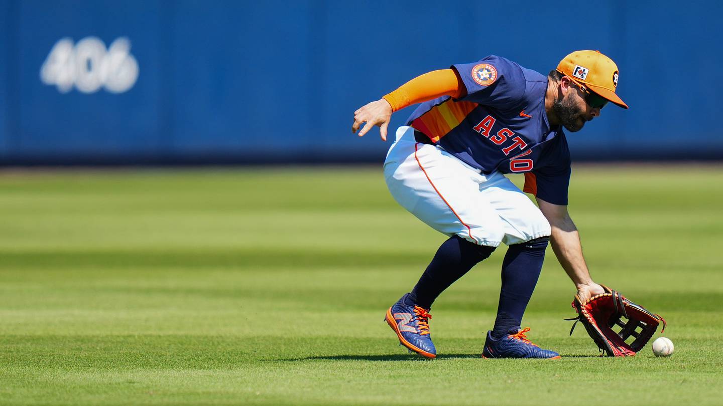 Astros’ Altuve Moves to Left Field for 2025