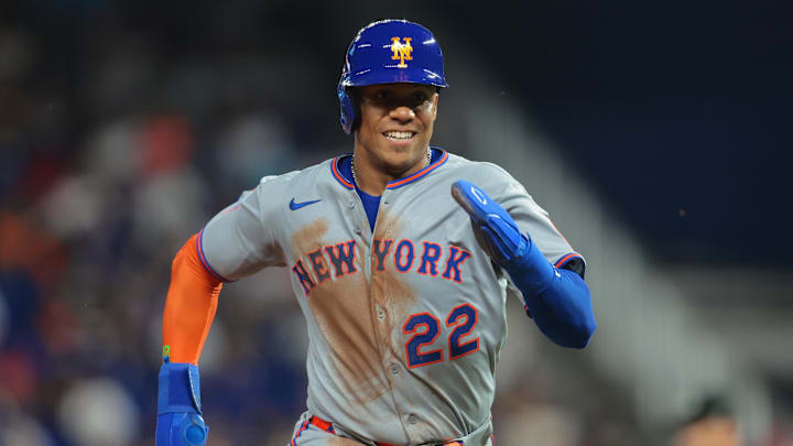 Mets right fielder Juan Soto runs toward third base in the third inning at loanDepot Park. 