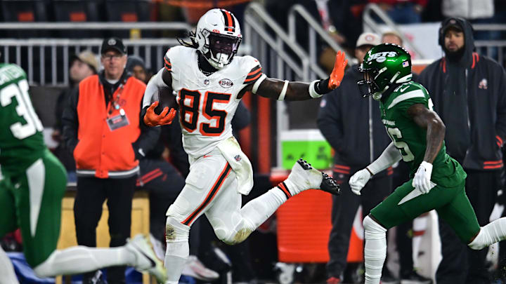 Dec 28, 2023; Cleveland, Ohio, USA; Cleveland Browns tight end David Njoku (85) runs with the ball