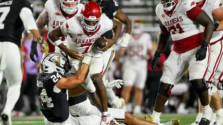 Oct 17, 2026; Nashville, Tennessee, USA; Arkansas Razorbacks quarterback KJ Jackson (7) drags Vanderbilt Commodores linebacker Nick Rinaldi (24) during the first half at FirstBank Stadium. Mandatory Credit: Steve Roberts-Imagn Images Oct 17, 2026; Nashville, Tennessee, USA; Arkansas Razorbacks quarterback KJ Jackson (7) drags Vanderbilt Commodores linebacker Nick Rinaldi (24) during the first half at FirstBank Stadium. Mandatory Credit: Steve Roberts-Imagn Images