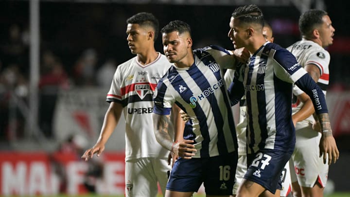 Navarro foi convencido a continuar em campo Navarro foi convencido a continuar em campo