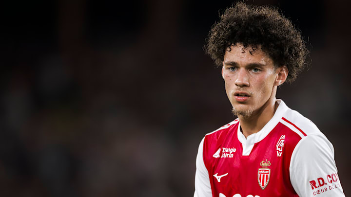 Une grosse écurie européenne suit le cas Maghnes Akliouche.