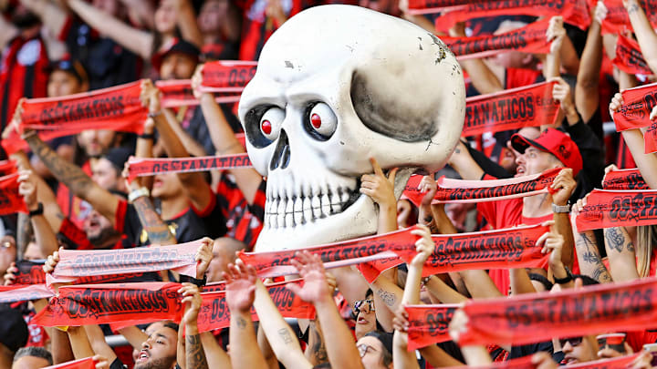 Athletico-PR joga para tentar retornar à elite Athletico-PR joga para tentar retornar à elite