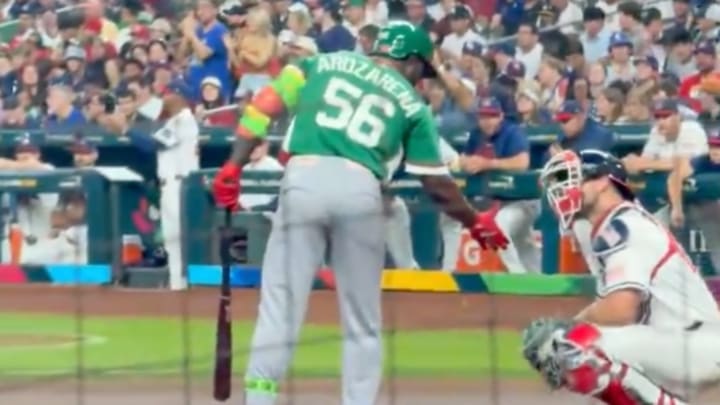 Randy Arozarena's handshake is ignored by his Mariners teammate Cal Raleigh