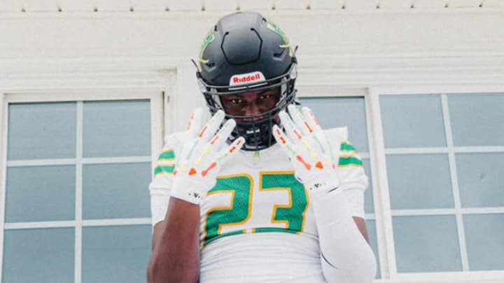 2027 defensive line prospect Amir Moore