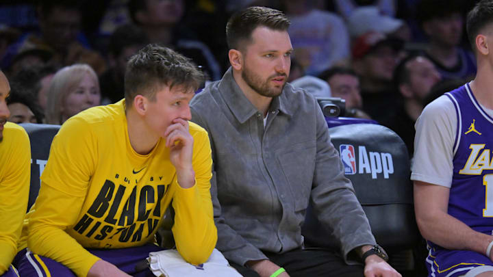 Luka Doncic no estuvo en la victoria de los Lakers ante Mavericks la noche del jueves