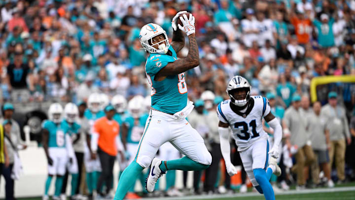 Miami Dolphins tight end Darren Waller (83) catches the ball Miami Dolphins tight end Darren Waller (83) catches the ball