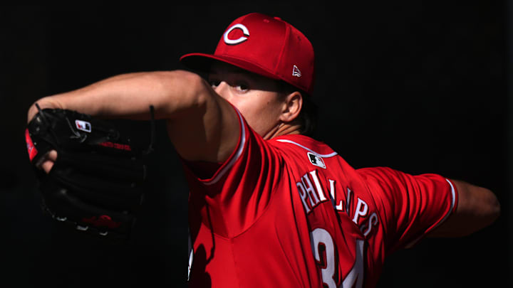 Cincinnati Reds starting pitcher Connor Phillips (34)