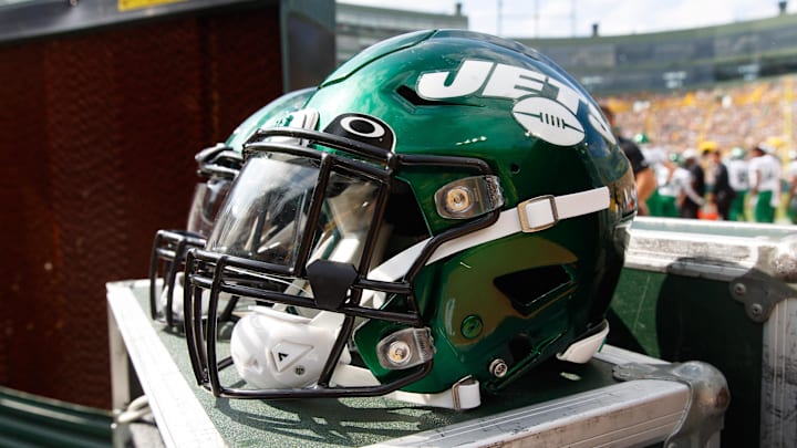 Aug 21, 2021; Green Bay, Wisconsin, USA; New York Jets helmets sit on the sidelines during the game against the Green Bay Packers at Lambeau Field. Mandatory Credit: Jeff Hanisch-Imagn Images Aug 21, 2021; Green Bay, Wisconsin, USA; New York Jets helmets sit on the sidelines during the game against the Green Bay Packers at Lambeau Field. Mandatory Credit: Jeff Hanisch-Imagn Images