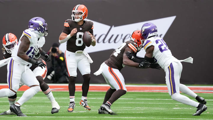Oct 5, 2025; Tottenham, United Kingdom; Cleveland Browns quarterback Dillon Gabriel (8) looks to pass the ball against the Minnesota Vikings during the second quarter of an NFL International Series game at Tottenham Hotspur Stadium. Mandatory Credit: Kirby Lee-Imagn Images Oct 5, 2025; Tottenham, United Kingdom; Cleveland Browns quarterback Dillon Gabriel (8) looks to pass the ball against the Minnesota Vikings during the second quarter of an NFL International Series game at Tottenham Hotspur Stadium. Mandatory Credit: Kirby Lee-Imagn Images