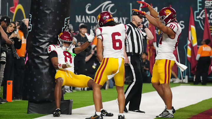 Southern California Trojans wide receiver Ja'Kobi Lane (8) celebrates with wide receiver Makai Lemon (6) and wide receiver Kyle Ford (81) 