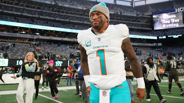 Miami Dolphins quarterback Tua Tagovailoa (1)