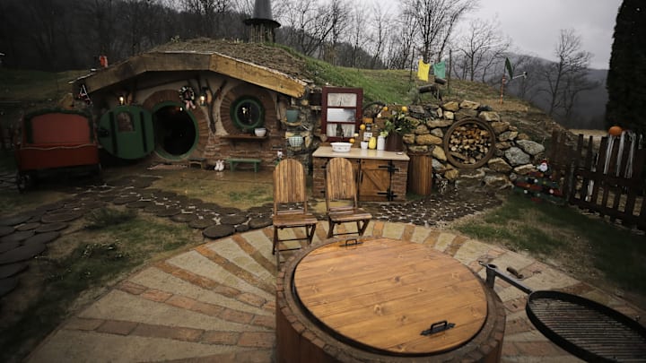 Bosnian siblings build Hobbit Homes in Kresevo