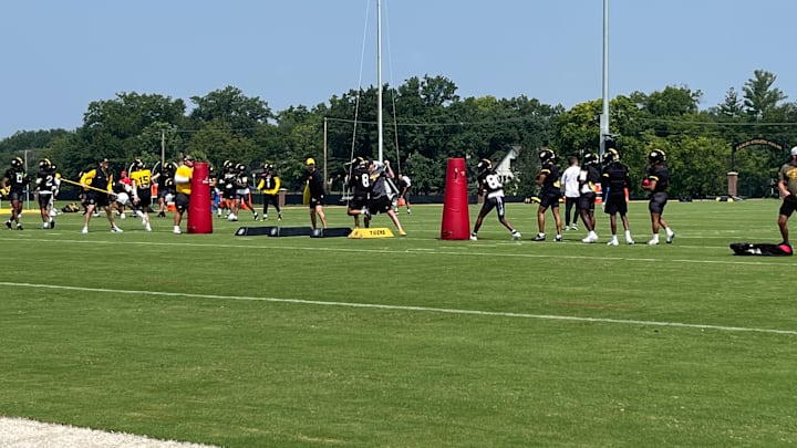 Missouri Tigers receivers, quarterbacks and running backs go through a ball-security drill at practice on Aug. 2, 2025 in Columbia, Missouri. / Joey Van Zummeren/MissouriOnSI