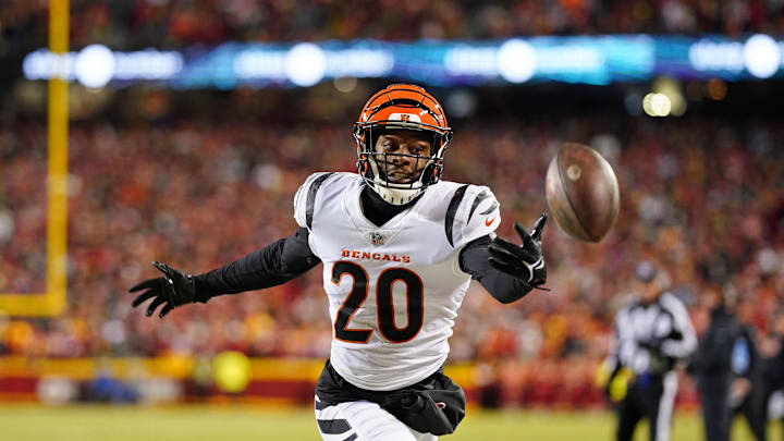 Jan 29, 2023; Kansas City, Missouri, USA; Cincinnati Bengals cornerback Eli Apple (20) reaches for